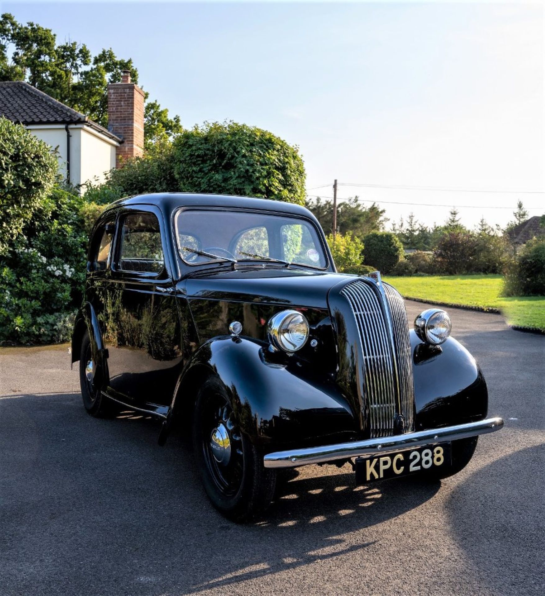 1946 STANDARD FLYING EIGHT SALOON Chassis Number: NA2121DL Registration Number: KPC 288 Recorded - Image 4 of 15