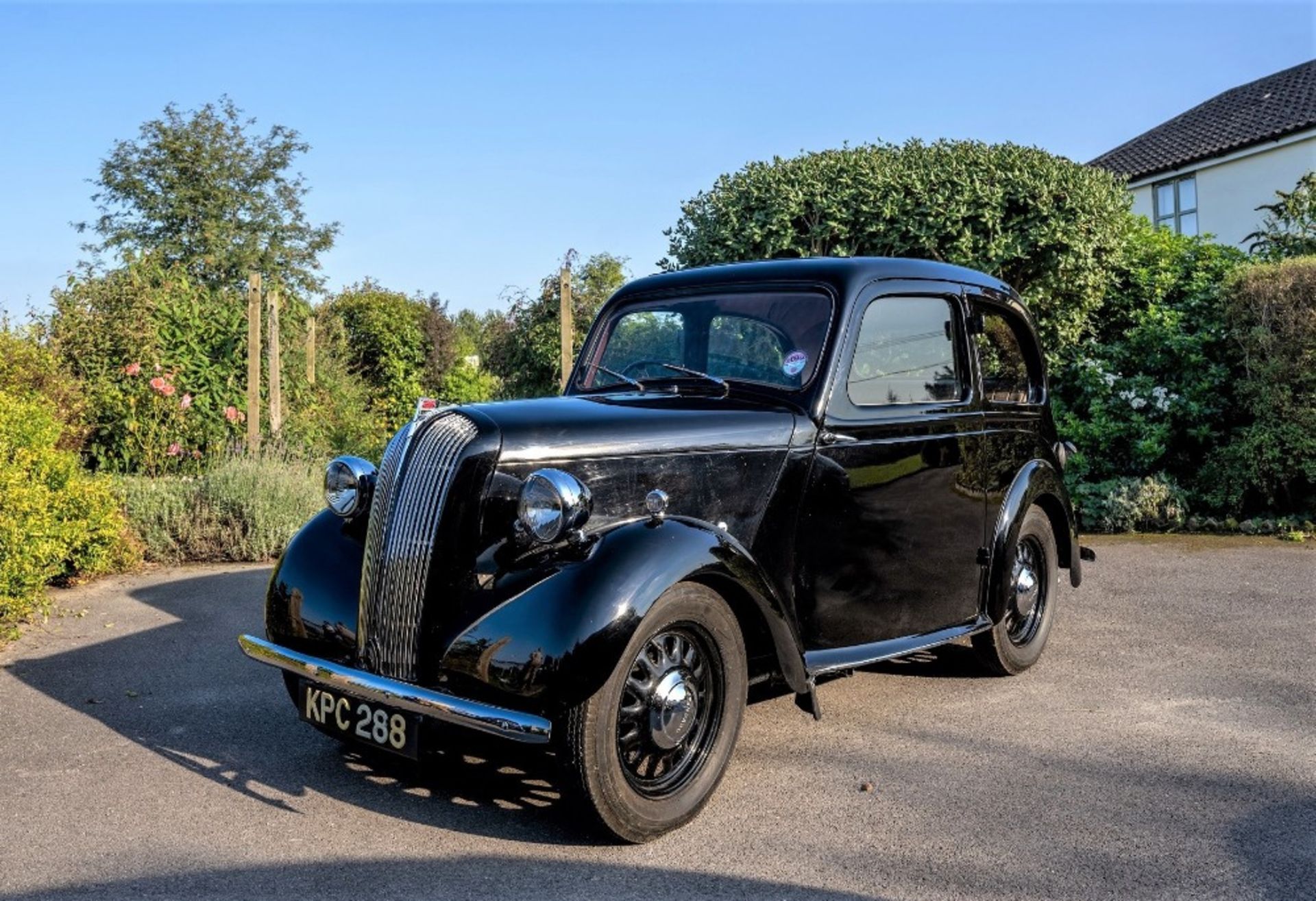 1946 STANDARD FLYING EIGHT SALOON Chassis Number: NA2121DL Registration Number: KPC 288 Recorded