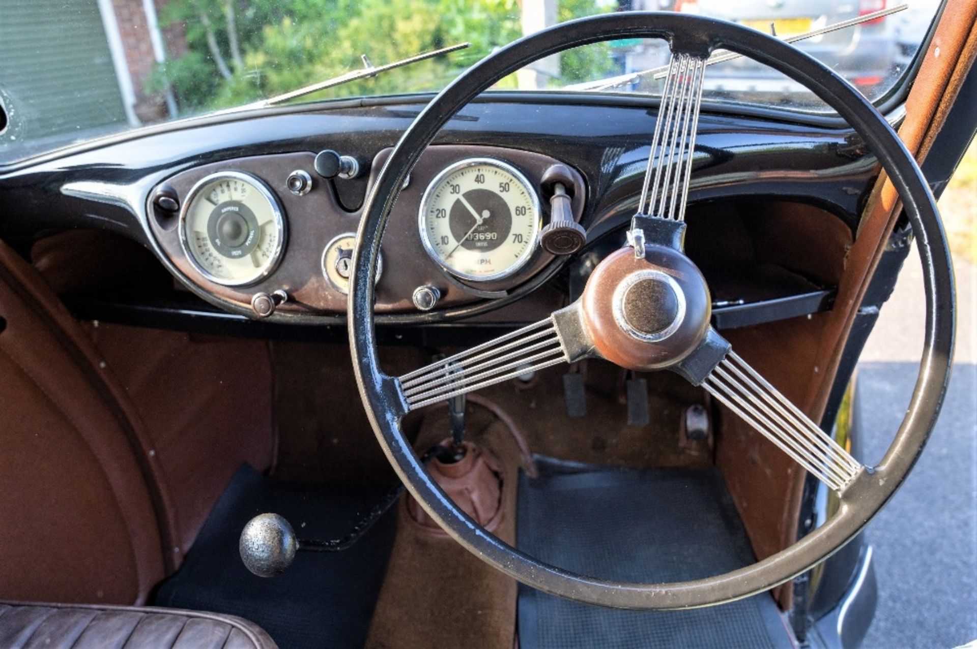 1946 STANDARD FLYING EIGHT SALOON Chassis Number: NA2121DL Registration Number: KPC 288 Recorded - Image 14 of 15