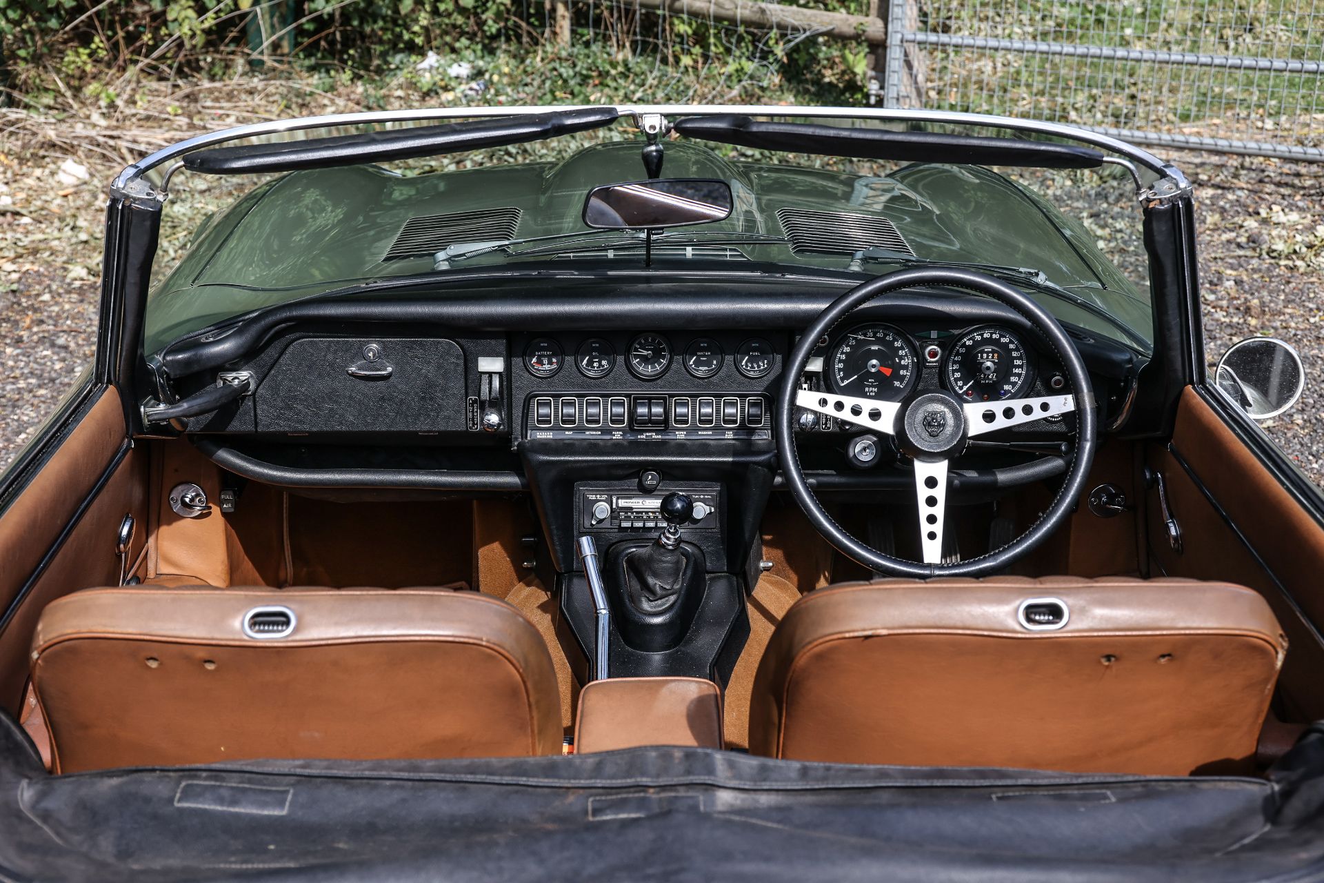 1973 JAGUAR E-TYPE SERIES III ROADSTER Registration Number: CMS 781 Chassis Number: 1S1868 - Image 15 of 22