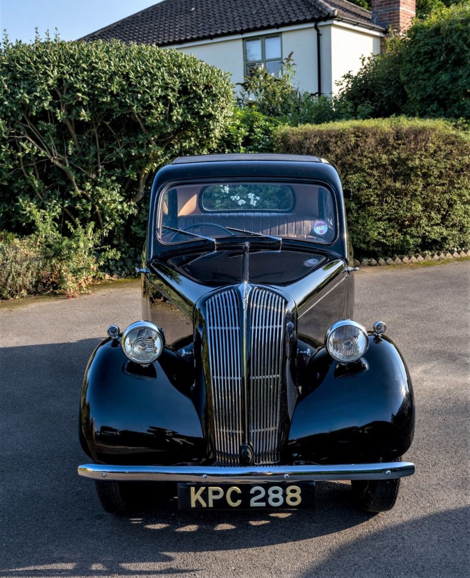 1946 STANDARD FLYING EIGHT SALOON Chassis Number: NA2121DL Registration Number: KPC 288 Recorded - Image 2 of 15