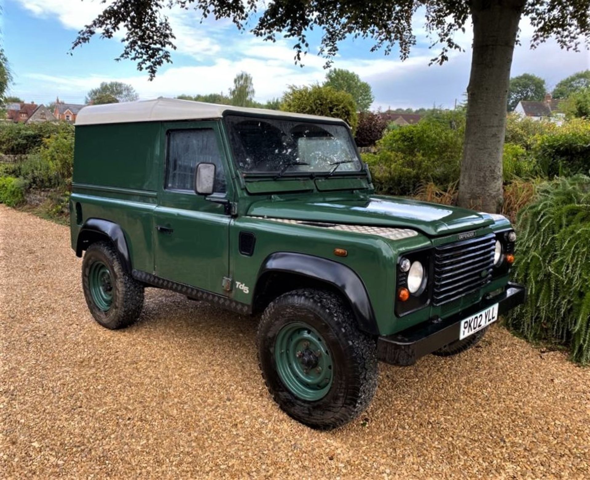 2002 LAND ROVER DEFENDER 90 TD5  Registration Number: PK02 YLL Chassis Number: SALLDVA572A637649 - Image 2 of 6