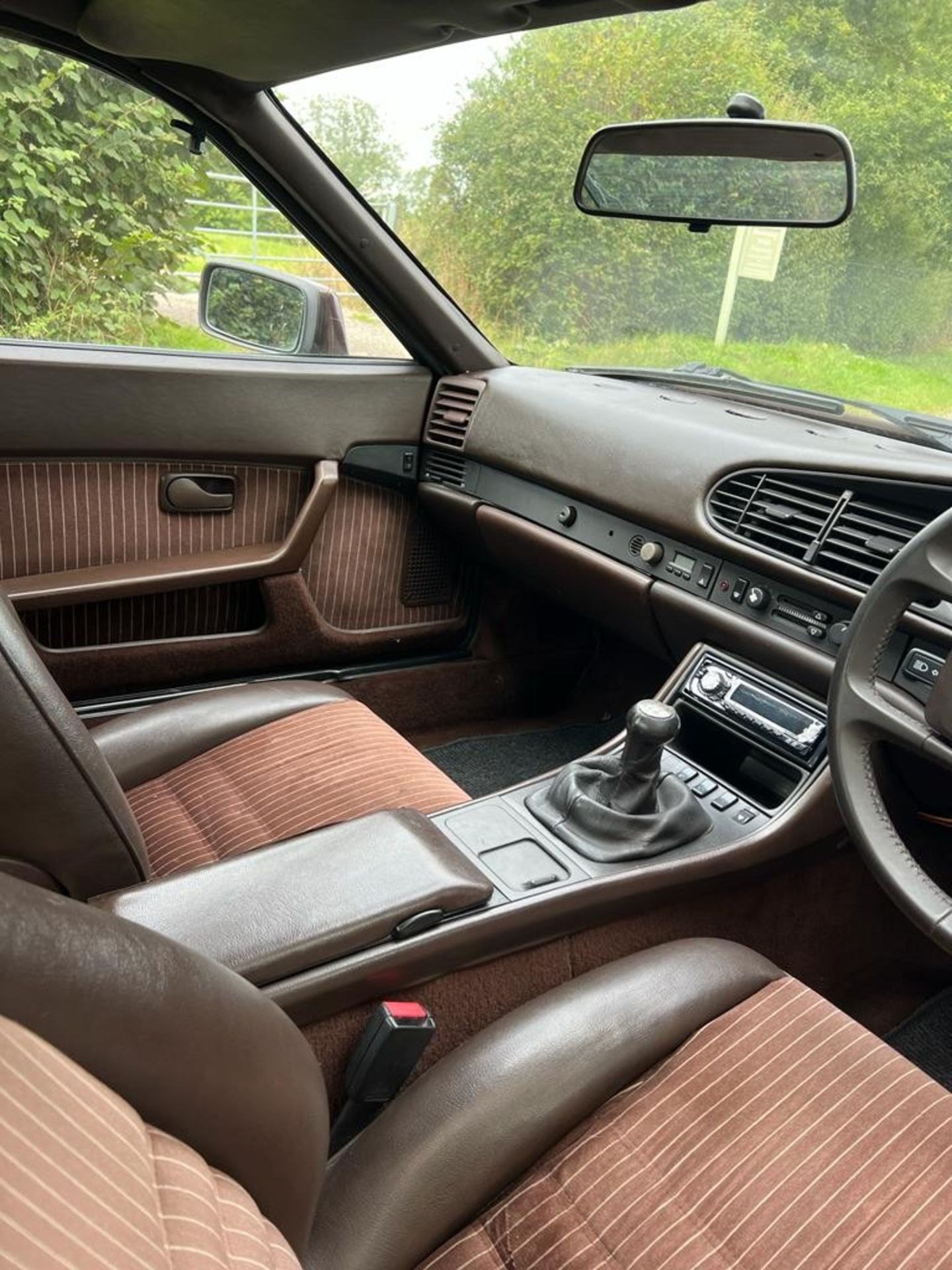 1985 PORSCHE 944 COUPE Registration Number: C612 VPL Chassis Number:  WPOZZZ94ZGN401398 Recorded - Image 17 of 21