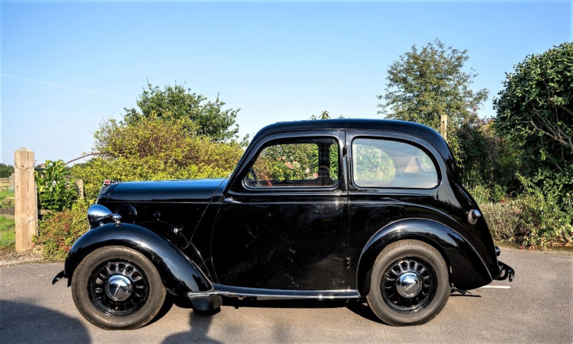 1946 STANDARD FLYING EIGHT SALOON Chassis Number: NA2121DL Registration Number: KPC 288 Recorded - Image 3 of 15