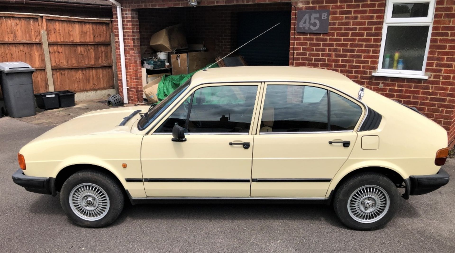 1982 ALFA-ROMEO ALFASUD SC SERIES 3 Chassis Number: ZAS901F40*05127100 Registration Number: WLM 795X - Image 6 of 11