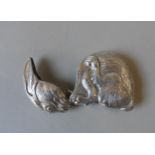 AN UNUSUAL WHITE METAL VESTA CASE IN THE FORM OF A RABBIT, 6 cm long, 1.5 oz