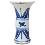 BLUE AND WHITE 'ARCHAISTIC' VAE, GU KANGXI PERIOD (1662-1722) decorated with bands of stiff leaves