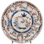 JAPANESE IMARI DISH EDO PERIOD, 18TH CENTURY centrally decorated with a bird perched on a cage