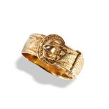 A VICTORIAN 18CT GOLD BUCKLE RING, 1850 the wide band decorated with trailing ivy leaf decoration to