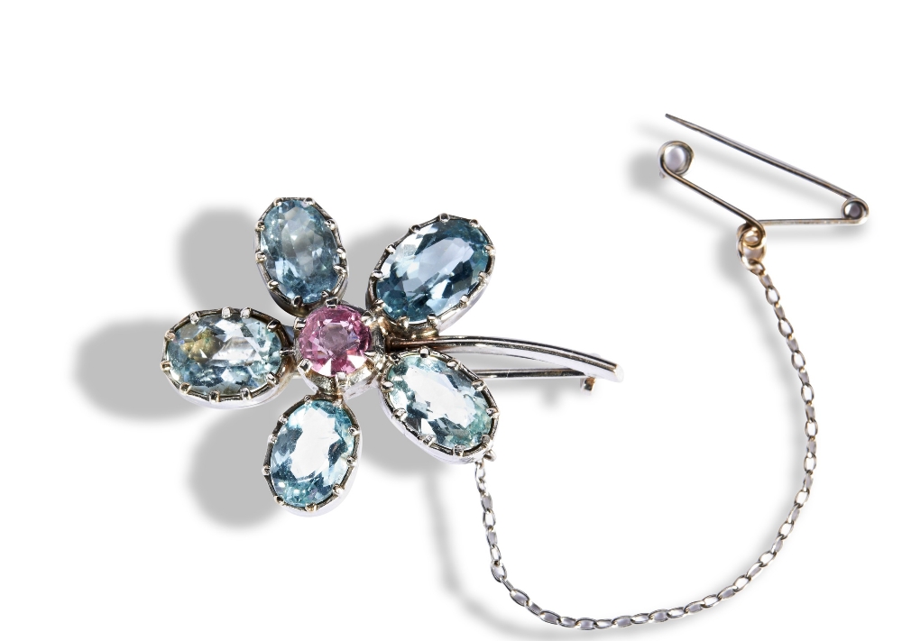 AN AQUAMARINE FLOWER BROOCH CIRCA 1900 composed of five oval mixed-cut aquamarines, each ten claw - Image 2 of 3