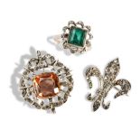 A SPINEL RING AND TWO PASTE SET BROOCHES   AN EDWARDIAN GREEN SPINEL AND DIAMOND RING the square-cut