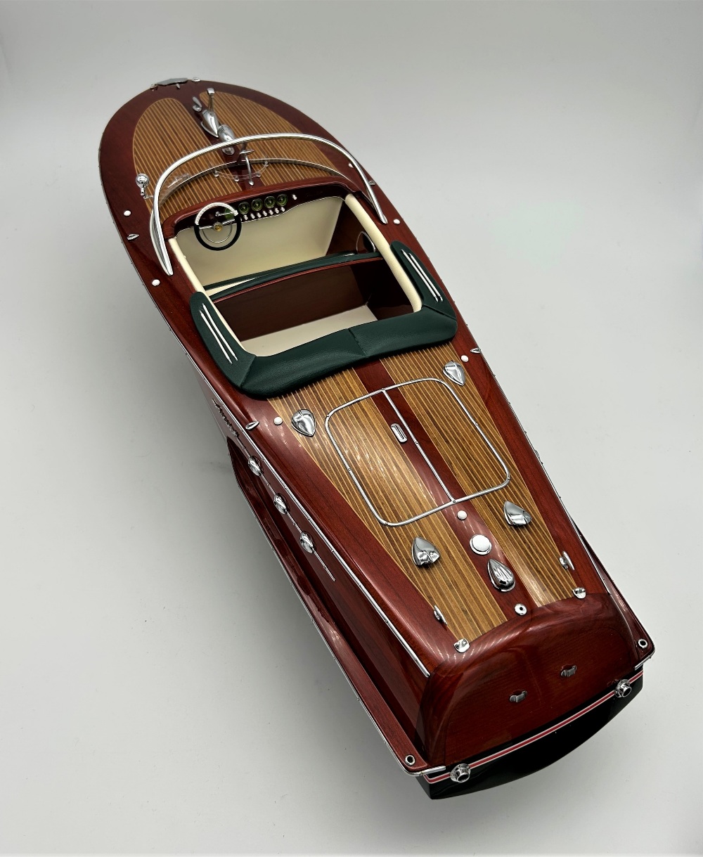 1:10 SCALE RIVA ARISTON MOTORBOAT BY KIADE Produced from 1950 to 1974, and fitted with a powerful - Image 5 of 8