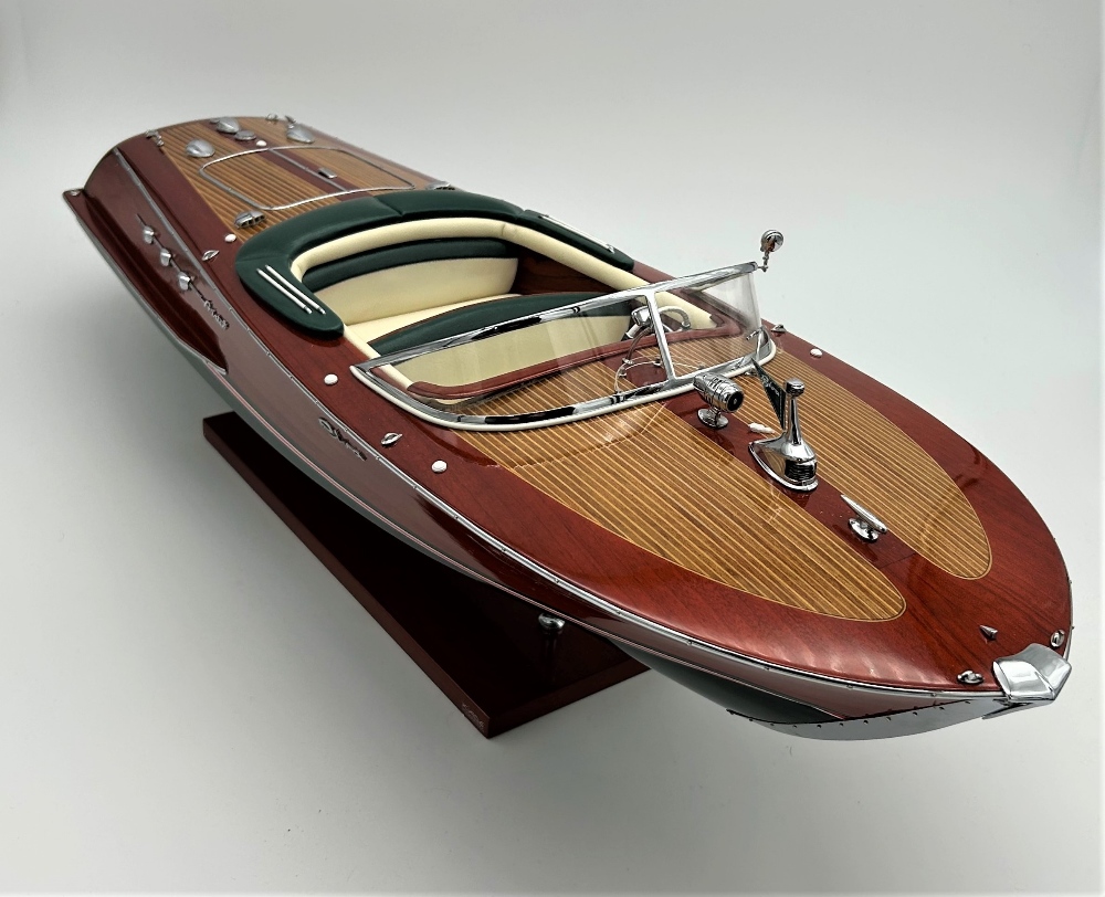 1:10 SCALE RIVA ARISTON MOTORBOAT BY KIADE Produced from 1950 to 1974, and fitted with a powerful - Image 3 of 8