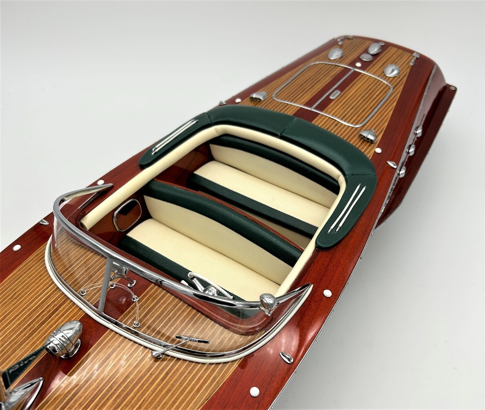 1:10 SCALE RIVA ARISTON MOTORBOAT BY KIADE Produced from 1950 to 1974, and fitted with a powerful - Image 4 of 8