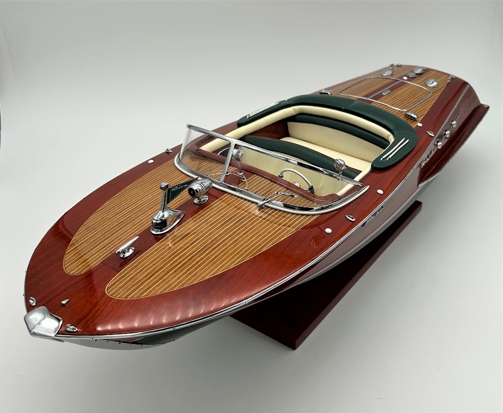 1:10 SCALE RIVA ARISTON MOTORBOAT BY KIADE Produced from 1950 to 1974, and fitted with a powerful