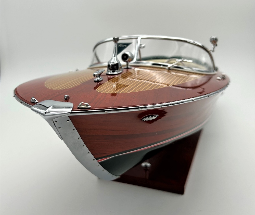 1:10 SCALE RIVA ARISTON MOTORBOAT BY KIADE Produced from 1950 to 1974, and fitted with a powerful - Image 6 of 8