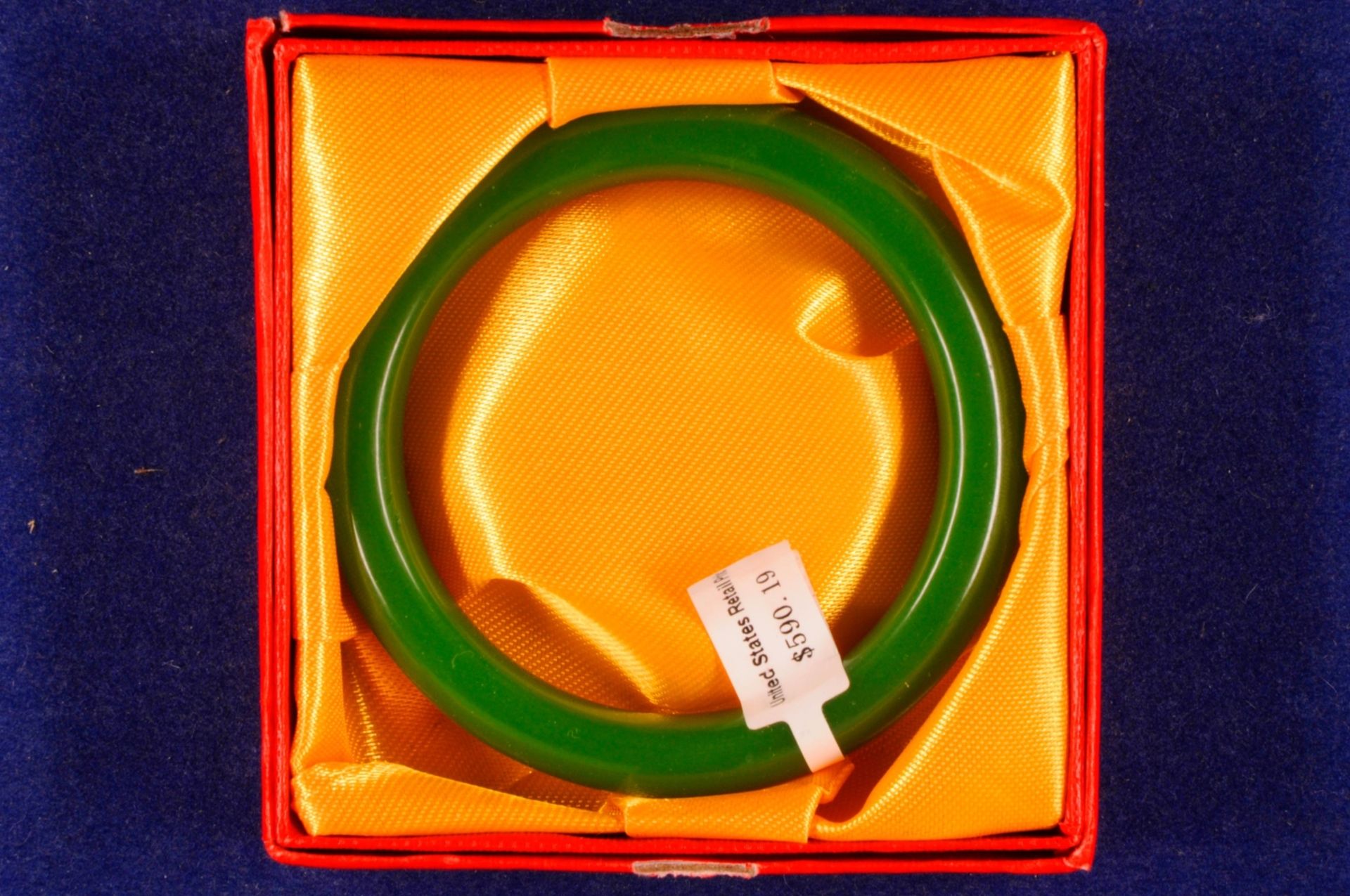 Jade Armreif, China, Dm 7,8 x 6 cm, 53,35g, ungetragen. - Bild 2 aus 3