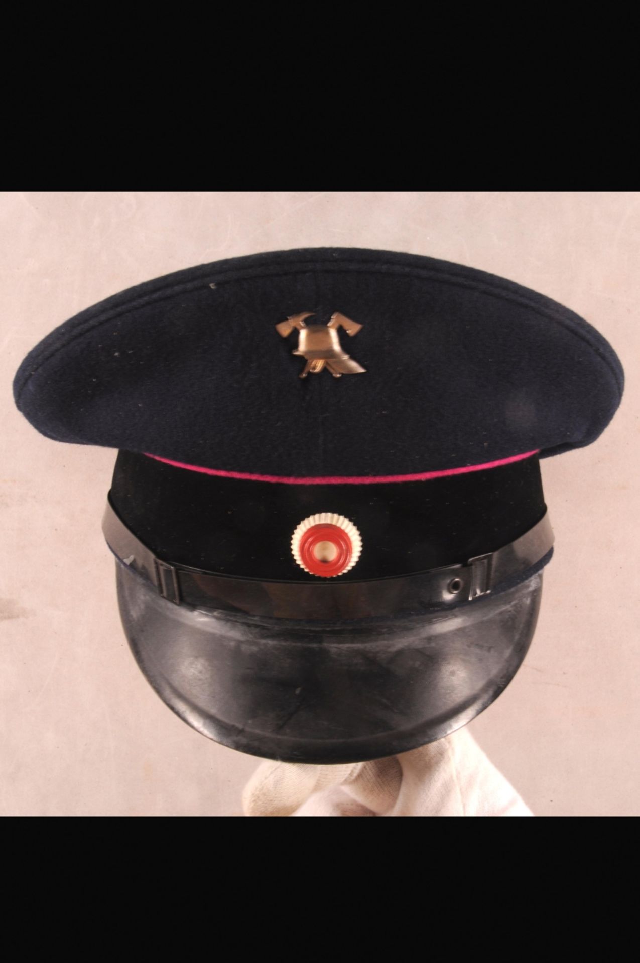 Fire-brigade / Police, estate with 13 x peaked cap, 4 x stem cap, 5 x helmet, 13 x uniforms / - Image 66 of 118