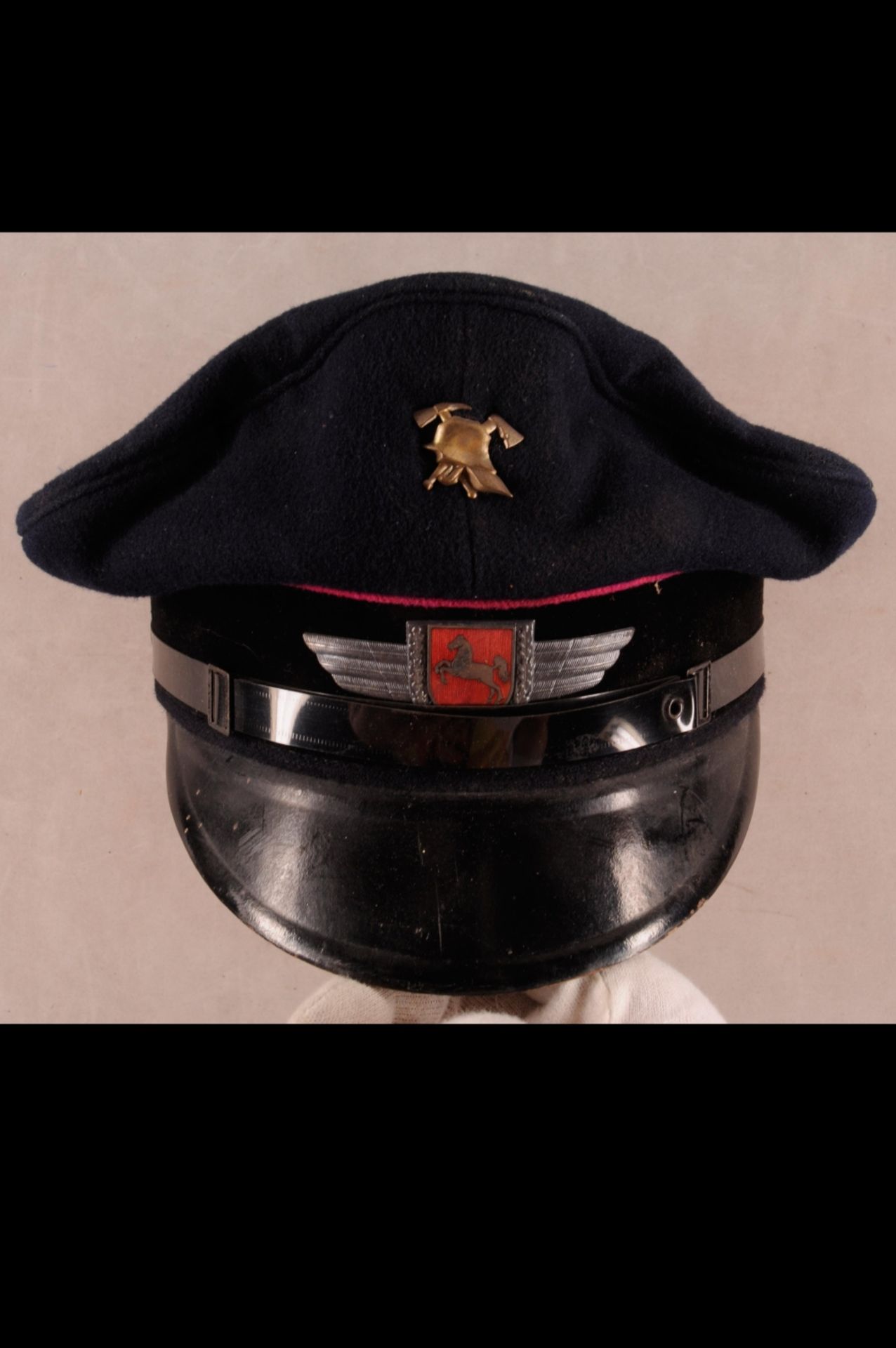 Fire-brigade / Police, estate with 13 x peaked cap, 4 x stem cap, 5 x helmet, 13 x uniforms / - Image 60 of 118