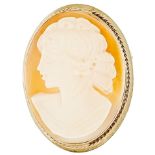 Brooch / pendant with oval, hand carved shell cameo with women bust to l, to 1950, 333 gold version,