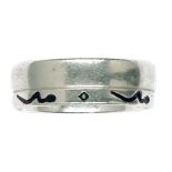 Fingerring, ein Drittel mit ornamentalem Dekor. 925er Sterling Silber, gestempelt. Ringgröße: Deutsc