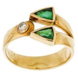 Ring mit zwei Smaragden in Tropfenschliff von ca.0,5ct und einem Brillanten von 0,06ct, 750GG/18 K,