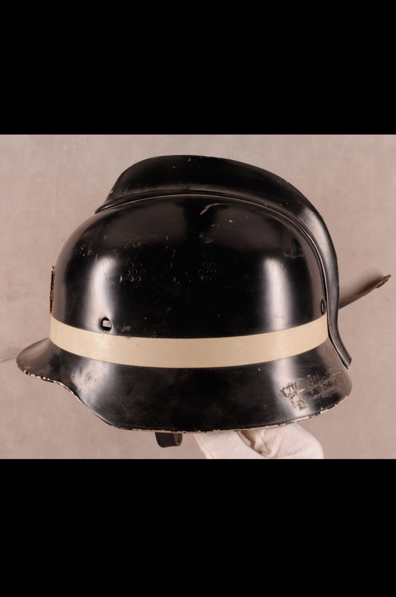 Fire-brigade / Police, estate with 13 x peaked cap, 4 x stem cap, 5 x helmet, 13 x uniforms / - Image 58 of 118
