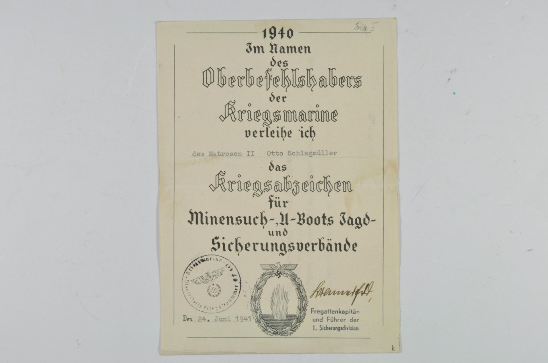 Schmuck-Urkunde für das Kriegsabzeichen für Minensuch-U-Boots Jagd- und Sicherungsverbände, datiert