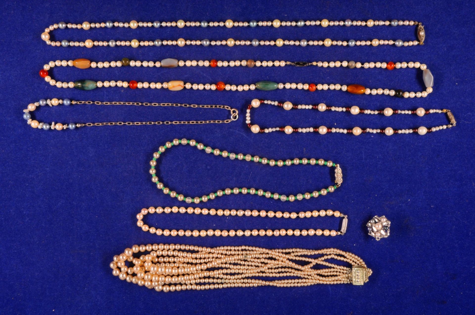 Perlkonvolut: enthalten sind 13 Zucht-Perlenketten, verschiedene Größen und Längen, meist mit Silber - Bild 2 aus 2