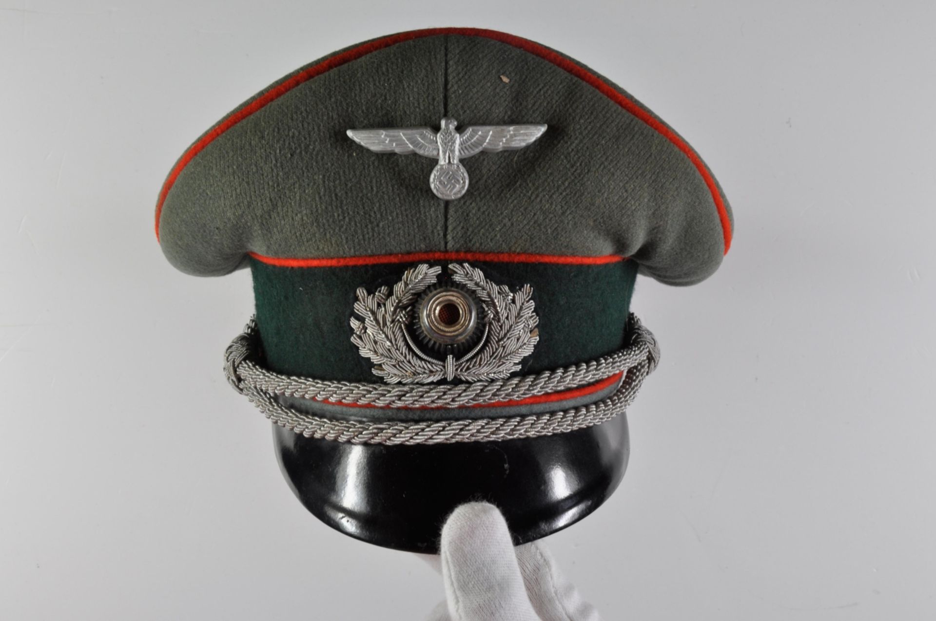 Wehrmacht Heer, Schirmmütze für Offiziere der Artillerie, hohe Sattelform, feldgraues feines Tuch ko