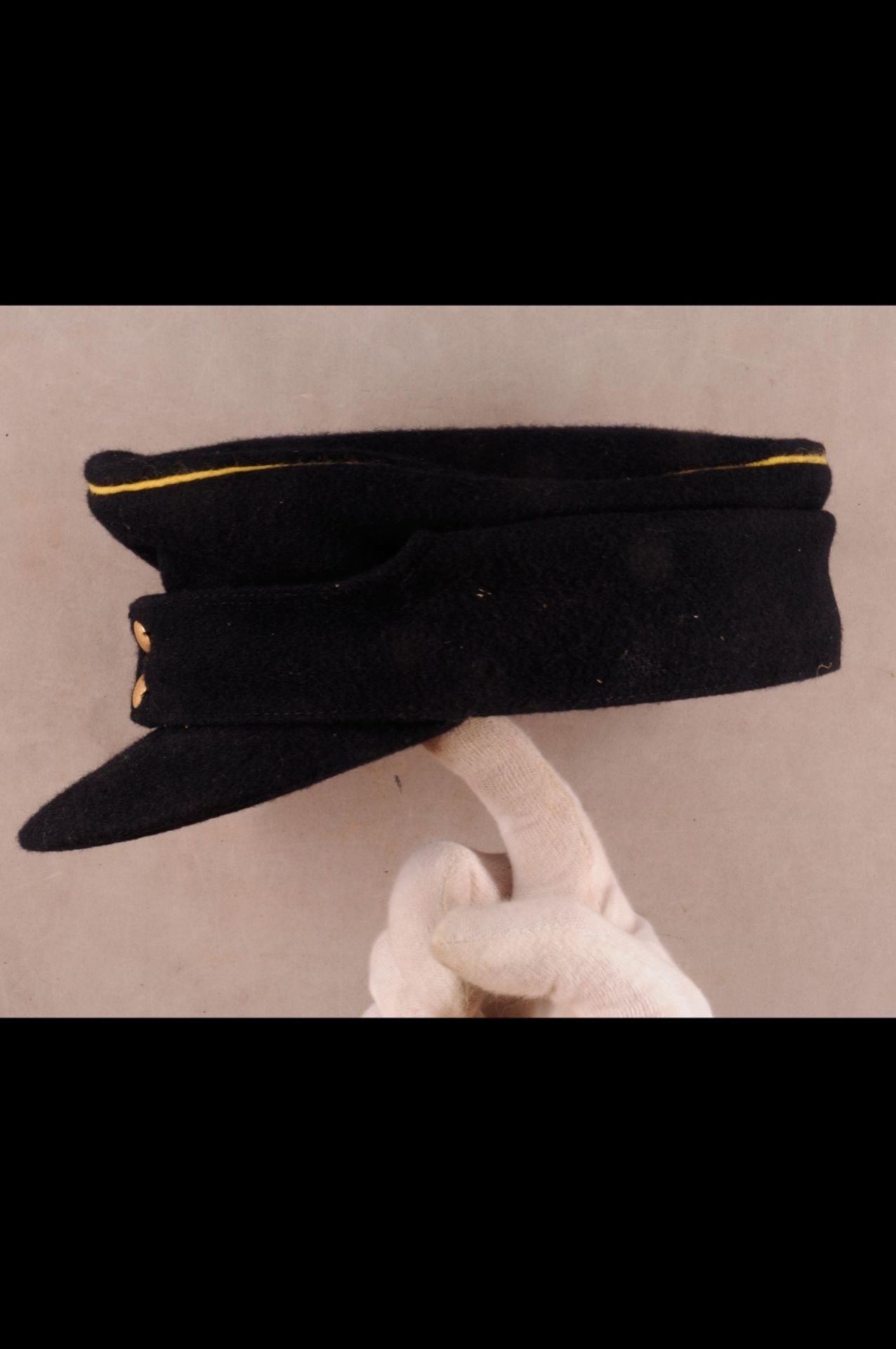 Fire-brigade / Police, estate with 13 x peaked cap, 4 x stem cap, 5 x helmet, 13 x uniforms / - Image 86 of 118