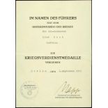 Verleihungsurkunde für eine DRK-Schwester für die Kriegsverdienstmedaille, datiert Berlin den 1. Sep