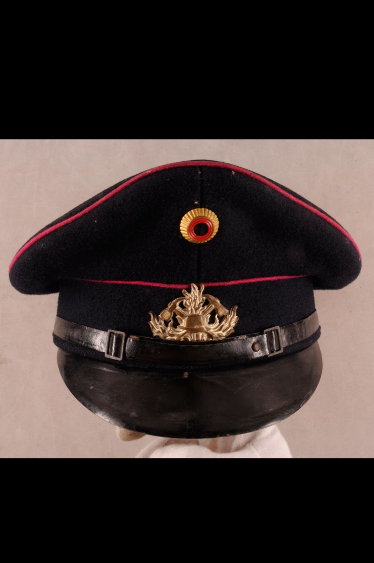 Fire-brigade / Police, estate with 13 x peaked cap, 4 x stem cap, 5 x helmet, 13 x uniforms / - Image 109 of 118