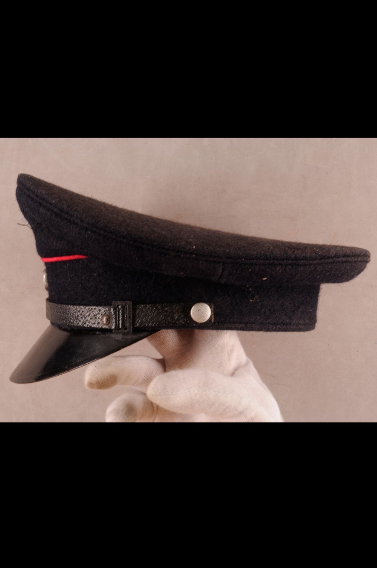 Fire-brigade / Police, estate with 13 x peaked cap, 4 x stem cap, 5 x helmet, 13 x uniforms / - Image 104 of 118