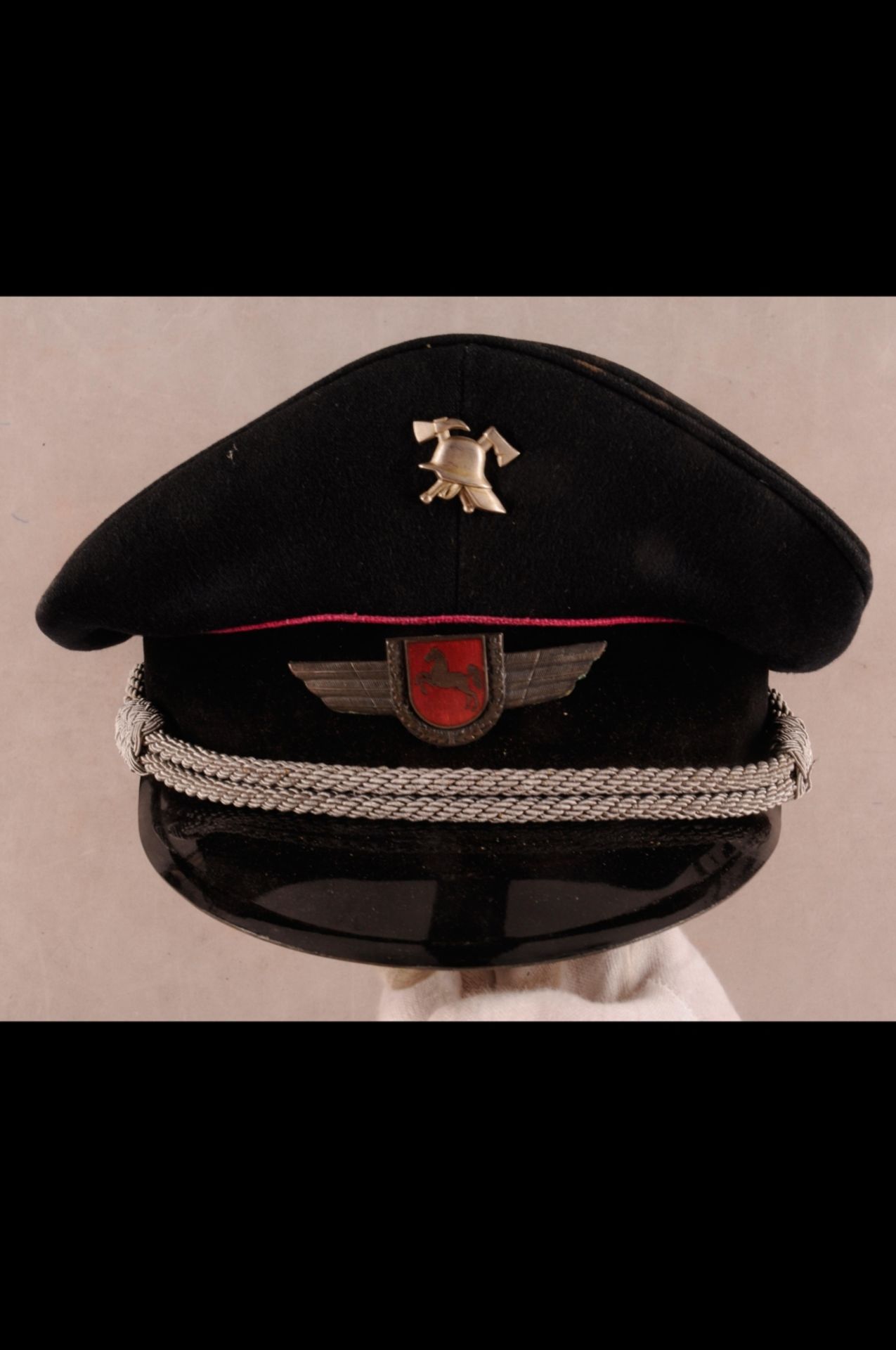 FEUERWEHR/POLIZEI, Nachlass mit 13x Schirmmütze, 4x Schaftmütze, 5x Helm, 13x Uniformen/Jacken/Hosen - Bild 88 aus 118