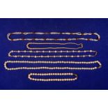 Perlkonvolut: enthalten sind 13 Zucht-Perlenketten, verschiedene Größen und Längen, meist mit Silber