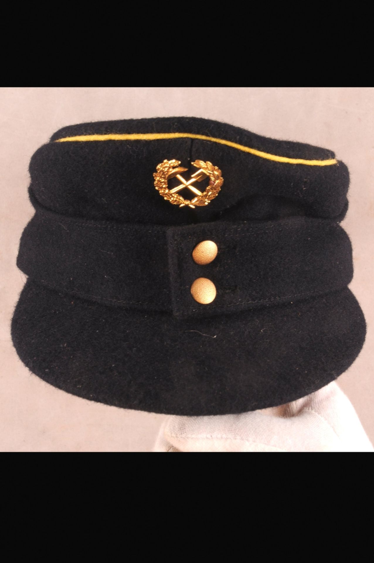 Fire-brigade / Police, estate with 13 x peaked cap, 4 x stem cap, 5 x helmet, 13 x uniforms / - Image 85 of 118