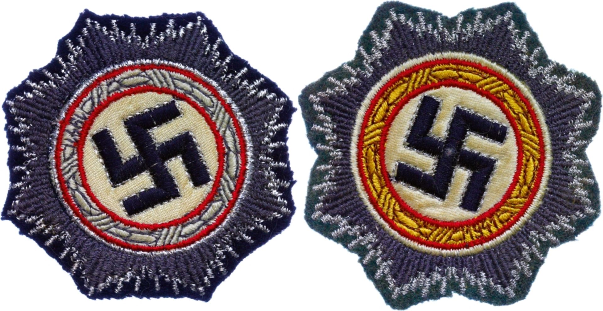 2x Sammleranfertigung Deutsches Kreuz, Stoffausführung, für die Wehrmacht auf feldgrauem Stoff in Go