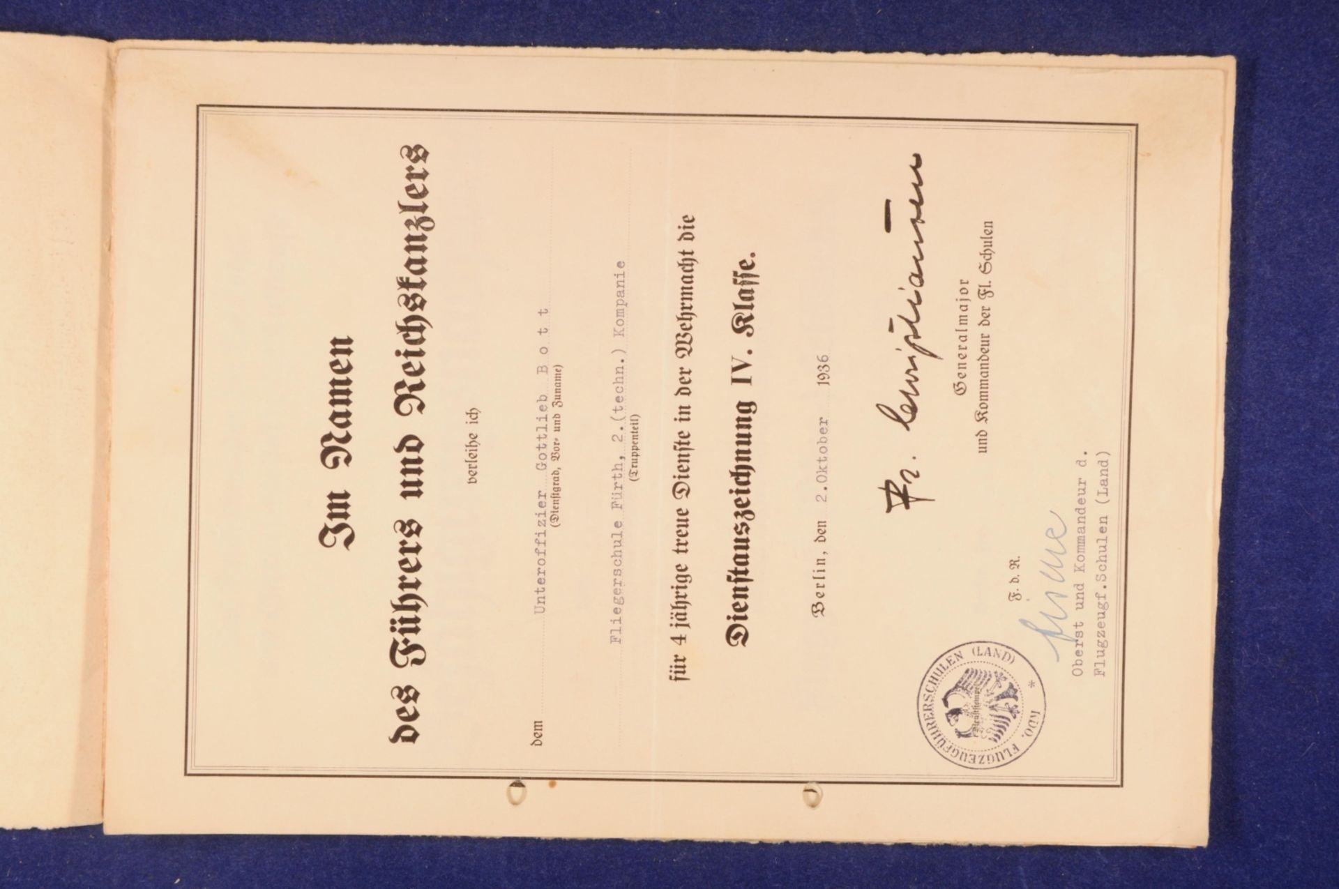 Kleiner Dokumenten-Nachlass eines Stabsfeldwebels der Luftwaffe mit 3x Bestallungs-Urkunde, Verleihu - Bild 7 aus 10