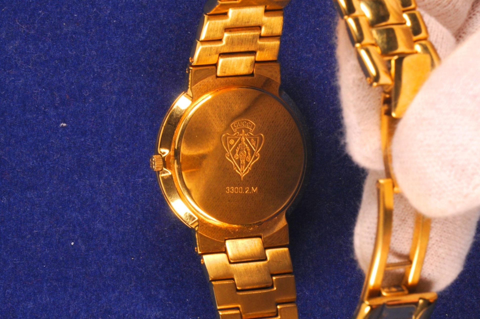 Gucci 3300.2 M wrist watch. Ca. 33 mm, gold-painted case, sapphire glass, quartz. Golden dial, - Image 2 of 5