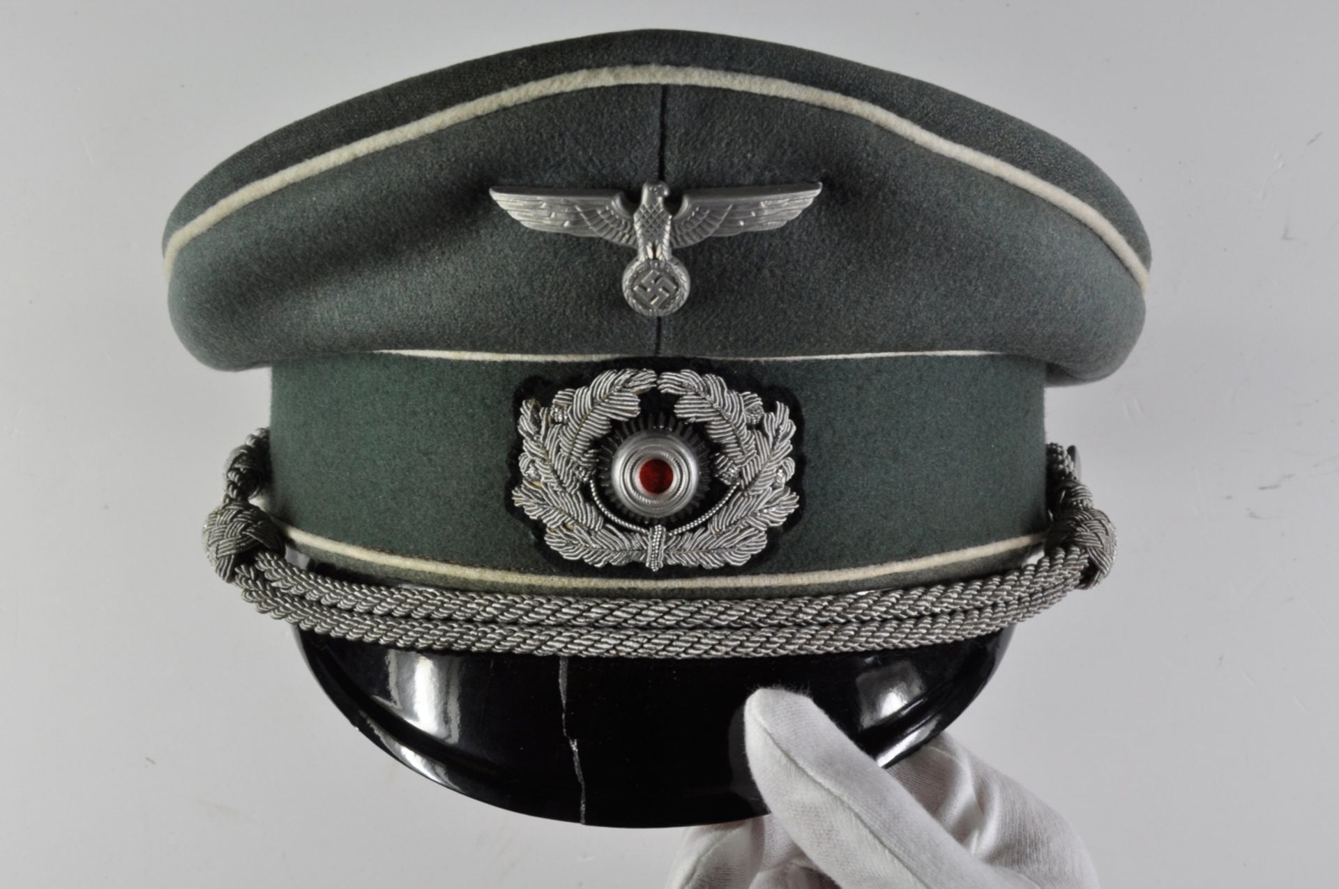 Wehrmacht Heer, Schirmmütze für Offiziere der Infanterie, feldgraues feines Tuch komplett mit Adler