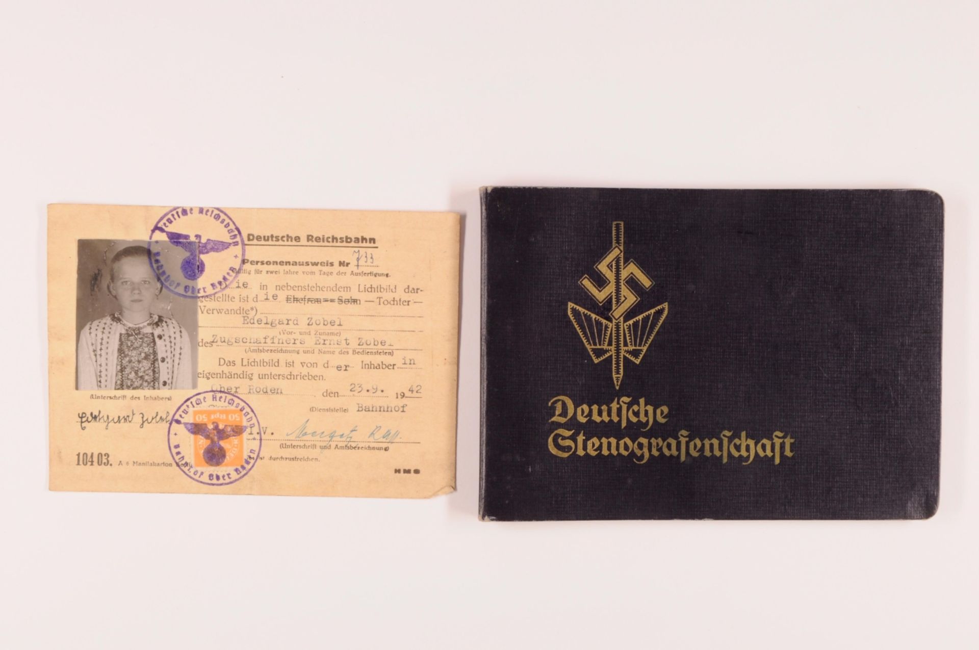 Kleines Lot mit Wehrpass, 2x Deutsche Kennkarte (Nachkrieg), Ahnenpass, Personenausweis Deutsche Rei - Bild 3 aus 4