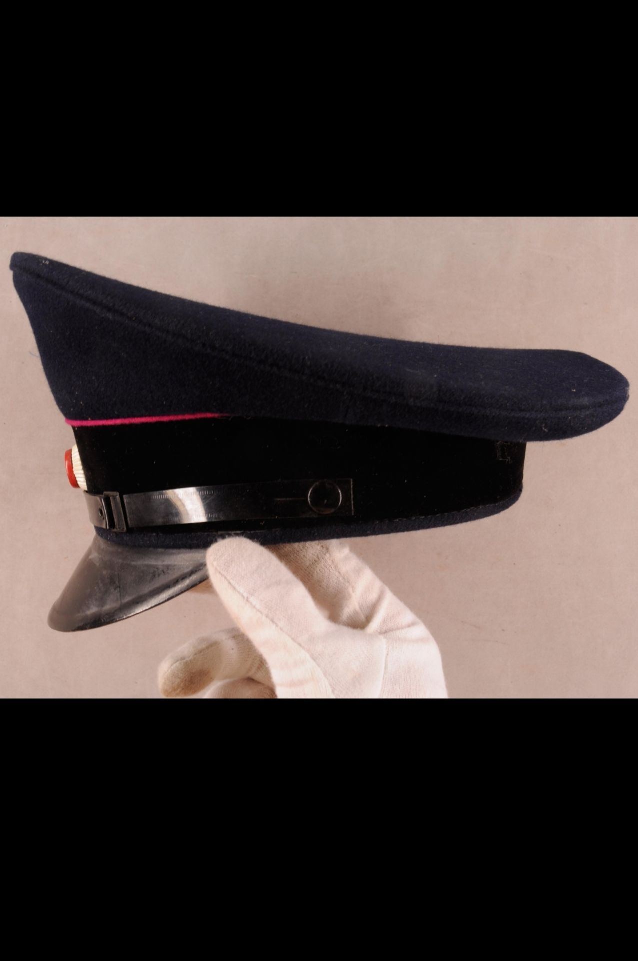 Fire-brigade / Police, estate with 13 x peaked cap, 4 x stem cap, 5 x helmet, 13 x uniforms / - Image 67 of 118