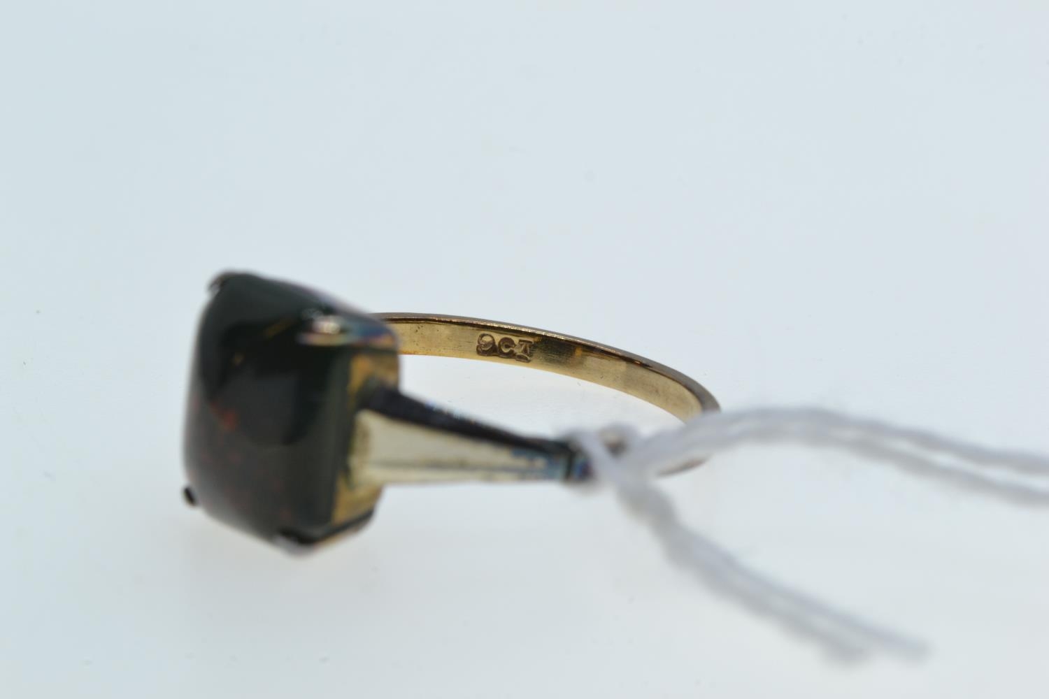 9ct gold & bloodstone ring, size L, 2 grams  - Image 3 of 3