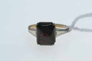 9ct gold & bloodstone ring, size L, 2 grams 
