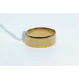 9ct gold band ring, size R, 4.12 grams