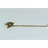 9ct gold twist thistle stick pin with amethyst coloured cut stone top, 1.1 gram