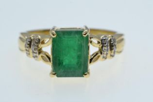 18ct gold, emerald & diamond ring, size P1/2, 5.03 grams 