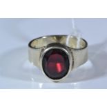 9ct white gold & red stone ring, size S1/2, 7.9 grams