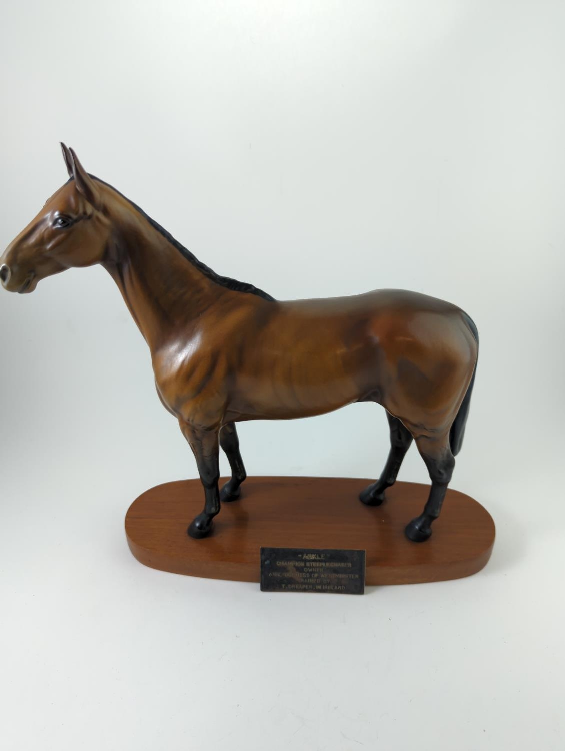 Beswick 'Arkle' racehorse with plaque, L32 x H31cm 